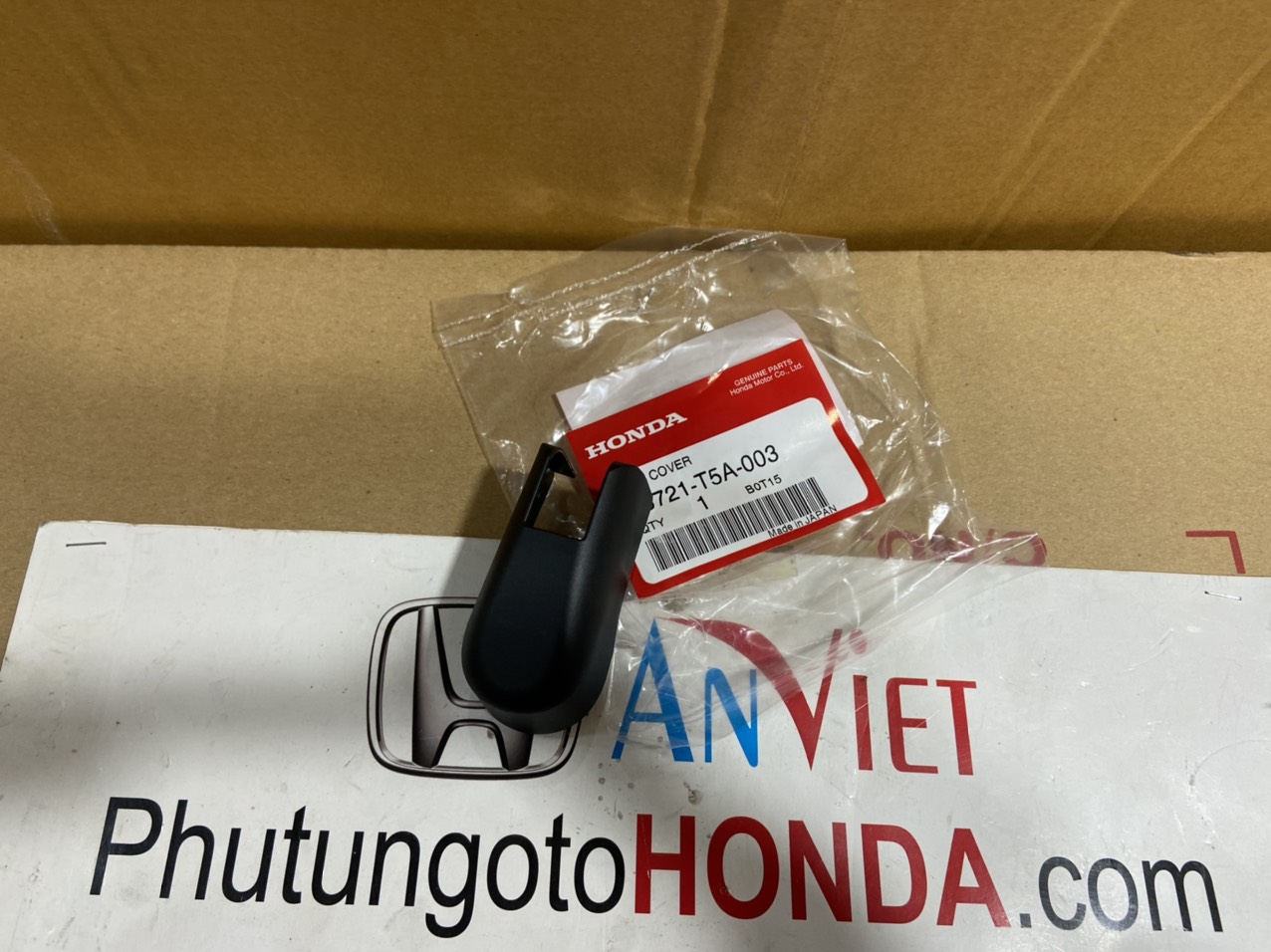 Nắp chụp tay gạt mưa xe Honda BRIO